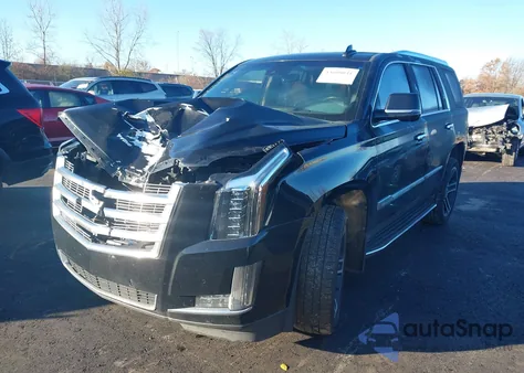 2018 Cadillac Escalade Luxury z USA, uszkodzony, nr VIN 1GYS4BKJ0JR124792